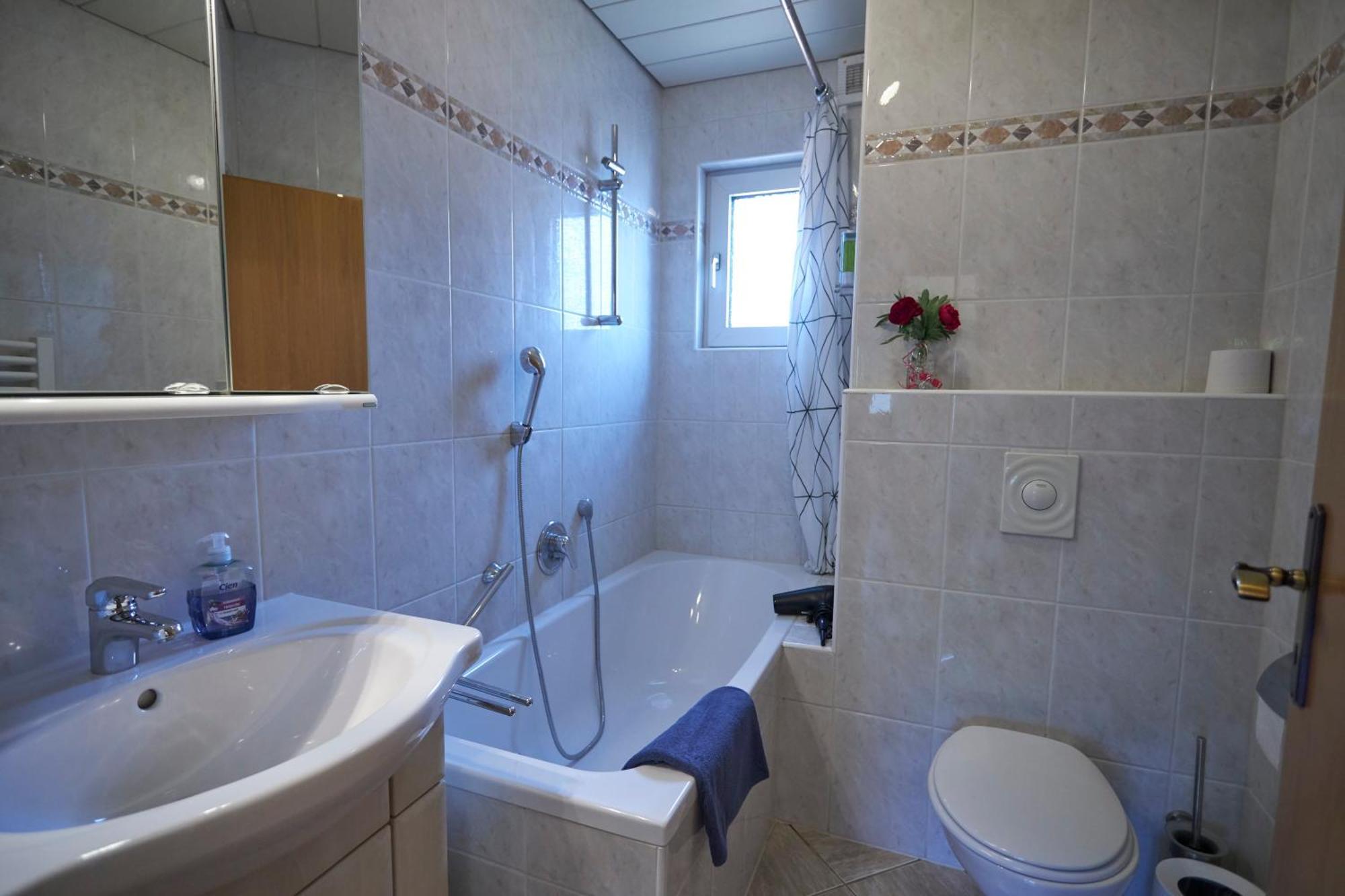 Grosszuegiges Apartment Nahe Frankfurt Rote Warte Buitenkant foto